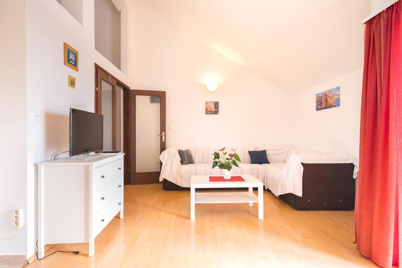 Apartments With A Parking Space Njivice, Krk - 5427 Exterior foto